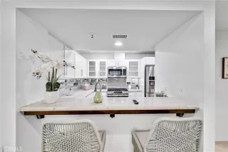 Photo #2: RS24184047 Listing