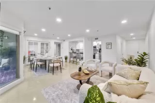 Photo #3: RS24184047 Listing