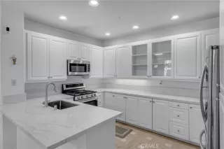 Photo #4: RS25000076 Listing 