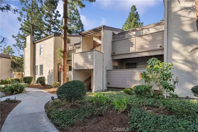 MLS: RS25014488 Condo For Sale