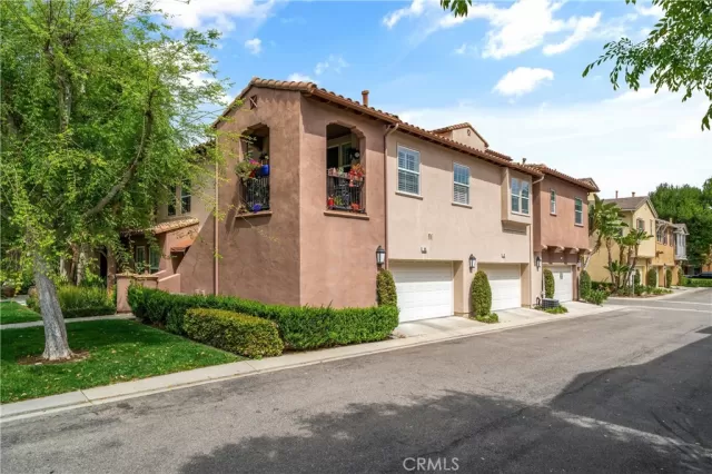 MLS: RS25067355 Condo For Sale