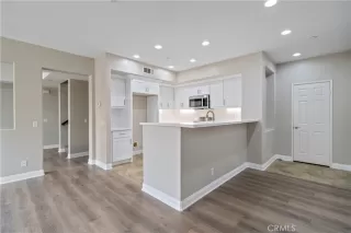 Photo #5: RS25067355 Listing