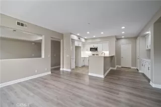 Photo #6: RS25067355 Listing