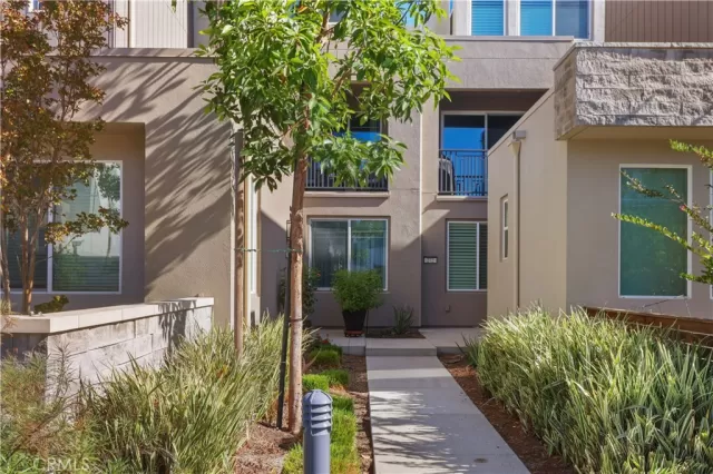 MLS: RS25220593 Condo For Sale