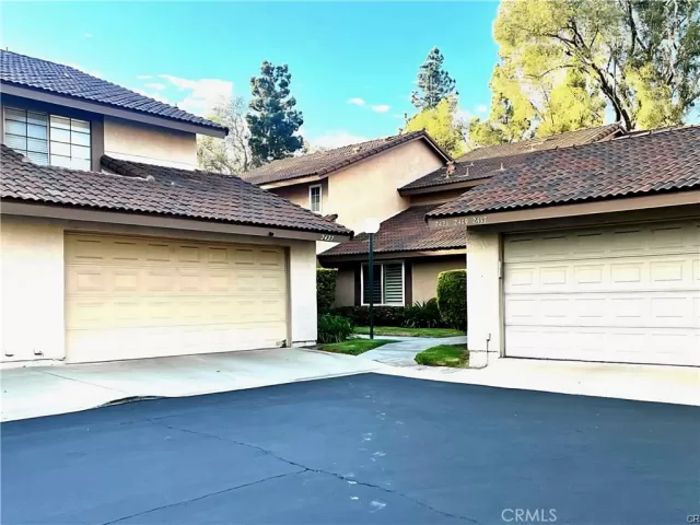 MLS: RS25223034 Condo For Sale