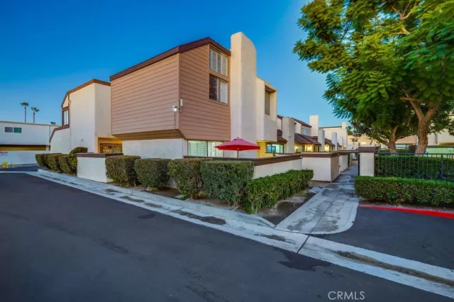 MLS: RS25256136 Condo For Sale