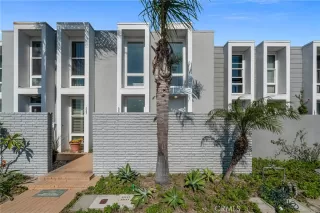 More Details about MLS # RS25257912 : 4001 WARNER