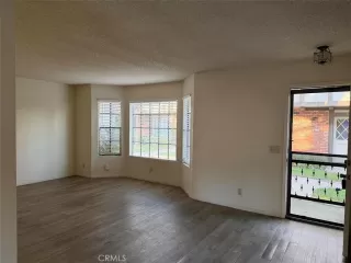 Photo #2: RS26014459 Listing