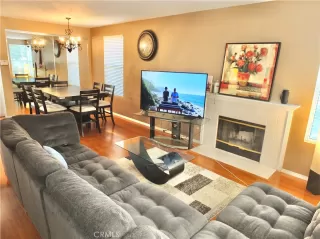 Photo #4: RS26035998 Listing