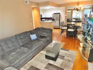 Photo #5: RS26035998 Listing