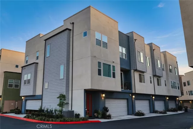 MLS: RS26043448 Condo For Sale