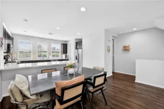 Photo #5: RS26064652 Listing