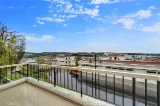 Photo #3: RW24030587 Listing