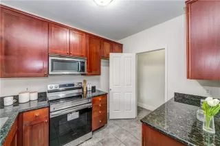 Photo #5: SB22198241 Listing 