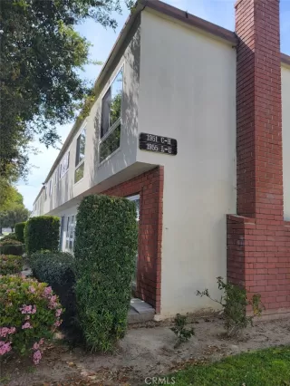 Photo #1: SB23061958 Listing 