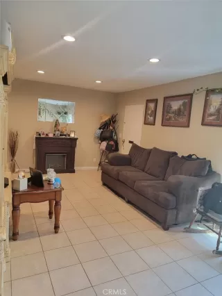 Photo #4: SB23061958 Listing 