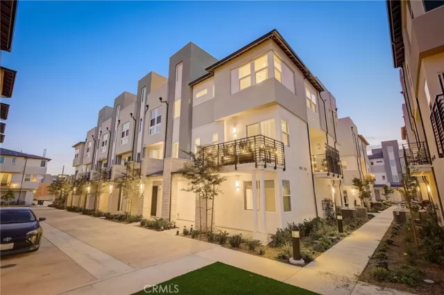 MLS: SB23227701 Condo For Sale