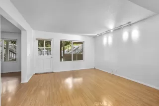 Photo #1: SB23230893 Listing 