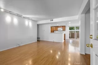 Photo #4: SB23230893 Listing 