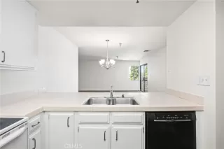 Photo #3: SB24174527 Listing 