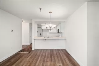 Photo #4: SB24174527 Listing 