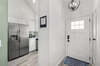 Photo #3: SB25015900 Listing