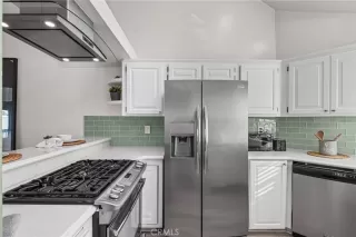 Photo #4: SB25015900 Listing