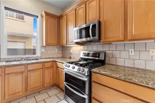 Photo #5: SB25027293 Listing