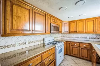 Photo #4: SB25035907 Listing