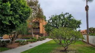 Photo #1: SB25047374 Listing 