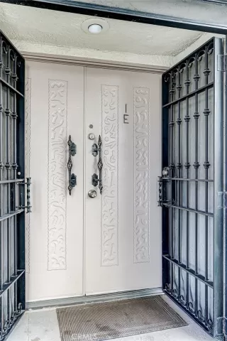 Photo #3: SB25047384 Listing