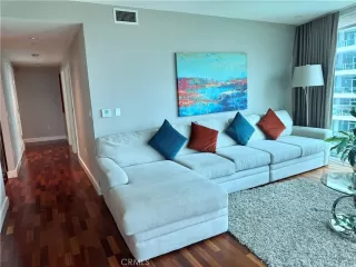 Photo #4: SB25072274 Listing