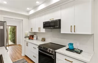 Photo #1: SB25109109 Listing