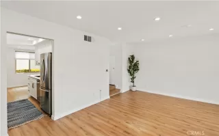 Photo #5: SB25109109 Listing