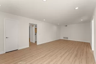 Photo #3: SB25139483 Listing 