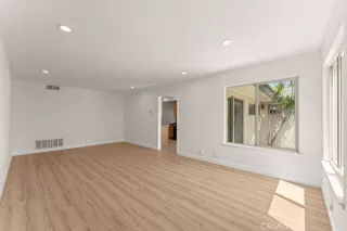 Photo #4: SB25139483 Listing 