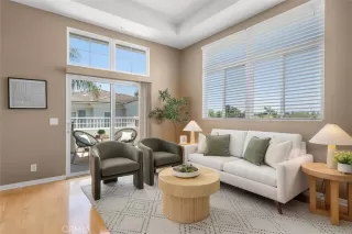 Photo #1: SB25151188 Listing 