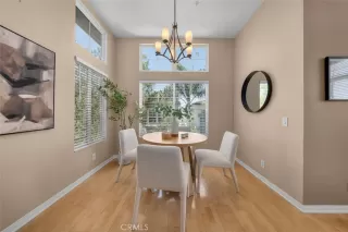 Photo #4: SB25151188 Listing 