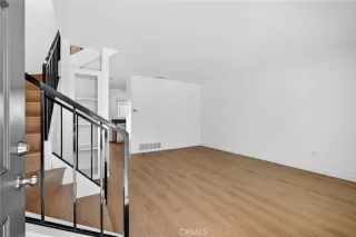 Photo #2: SB25163932 Listing