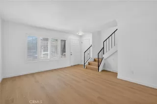 Photo #5: SB25163932 Listing