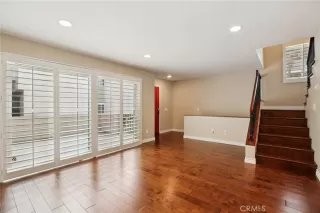 Photo #5: SB25184195 Listing 