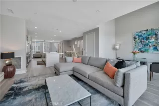 Photo #4: SB25199597 Listing 