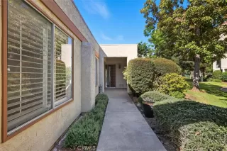 Photo #1: SB25208162 Listing