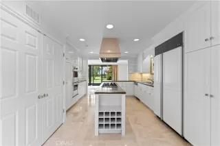 Photo #4: SB25215580 Listing 