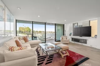 Photo #4: SB25259413 Listing 