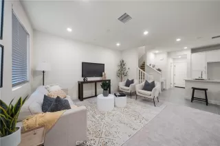 Photo #1: SB25261492 Listing