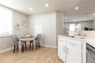 Photo #4: SB25267450 Listing 