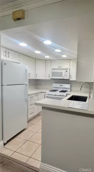 Photo #2: SB25275343 Listing 