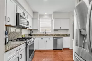 Photo #4: SB25278302 Listing 