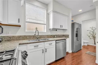 Photo #6: SB25278302 Listing 